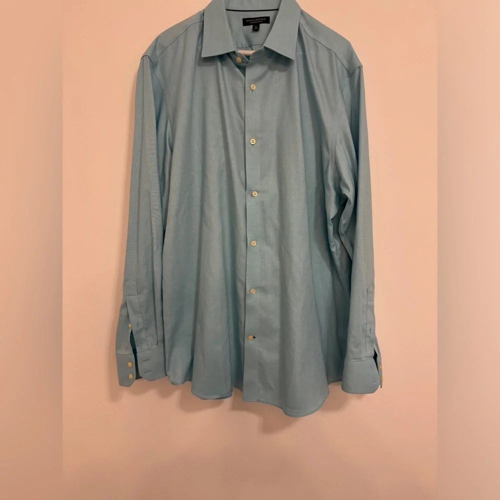 Banana Republic Men’s XL non - iron slim fit blue button down shirt - Picture 3 of 6